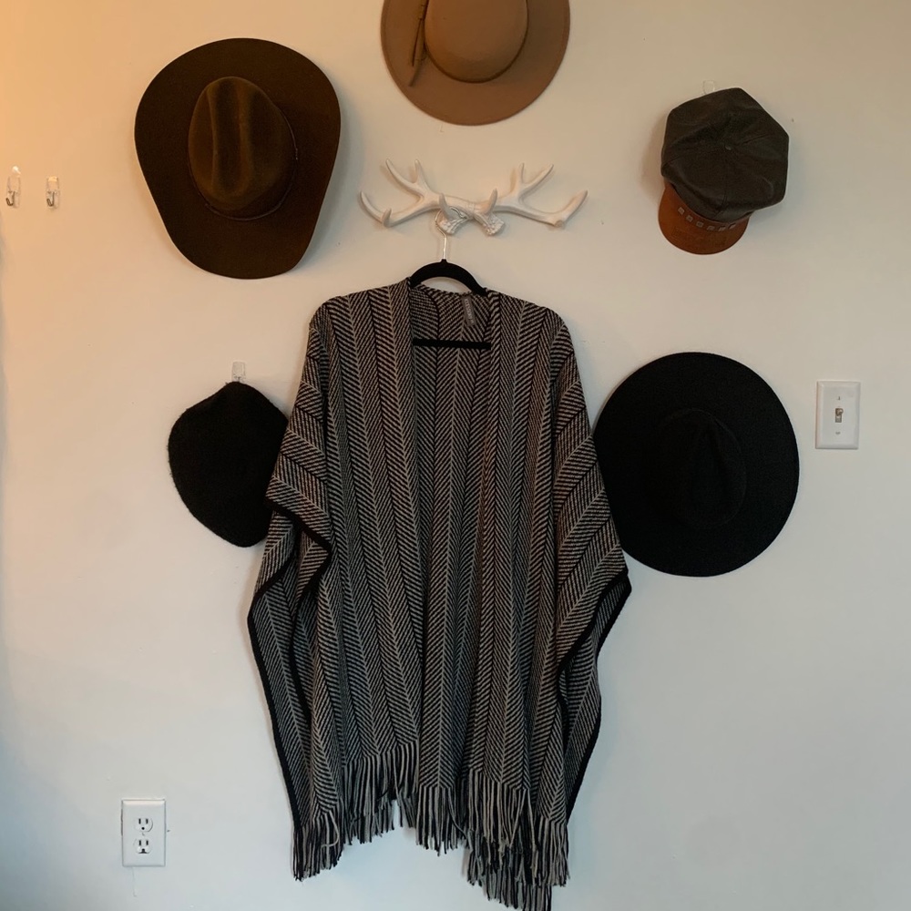 Knit, tasseled, wrap